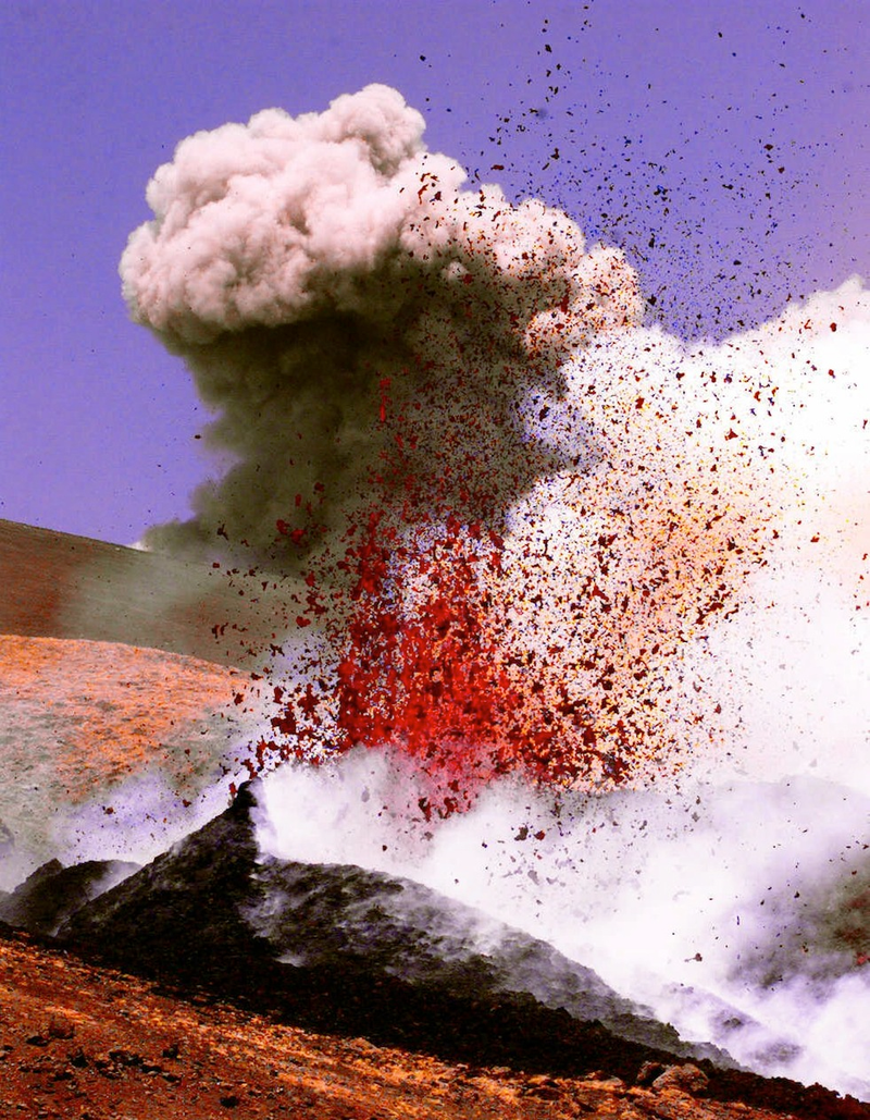 Illustration for article titled The Terrible Beauty of Volcanic Eruptions and Lava Flows